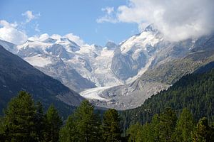 Zicht op het Bernina massief (Zwitserland) van Rini Kools