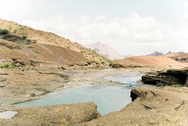 Bergen landschap in de woestijn van Dubai van Anouschka Rokebrand Photography LLC