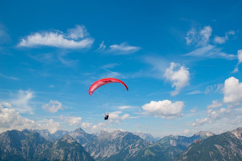 Paragliding by Guenter Purin