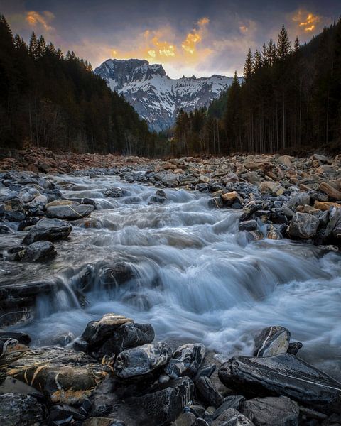 BERGSTROOM ZONSONDERGANG van Simon Schuhmacher