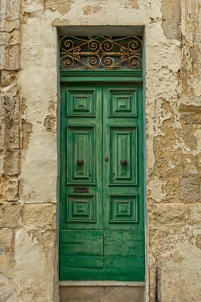 Vieille porte d'entrée en bois, La Valette, Malte par Marielle Leenders