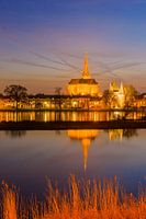 Stadsfront van Kampen in de avond