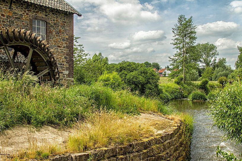 Volmolen langs de Geul bij Epen van John Kreukniet