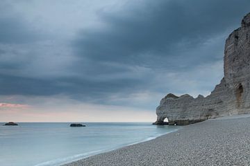 Beach Etretat, Normandy by Babs Boelens
