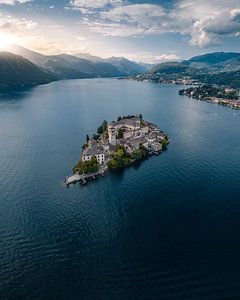 Luftaufnahme der Insel San Giulio im Lago d'Orta