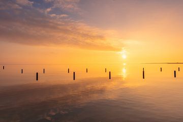 Kalme zonsondergang boven het water van KB Design & Photography (Karen Brouwer)