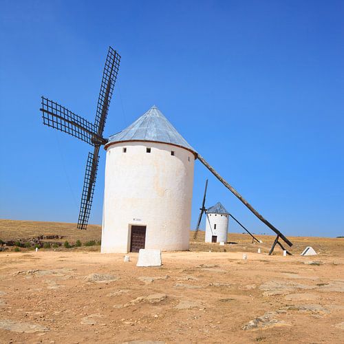 Twee windmolens in Campo de Criptana, Spanje