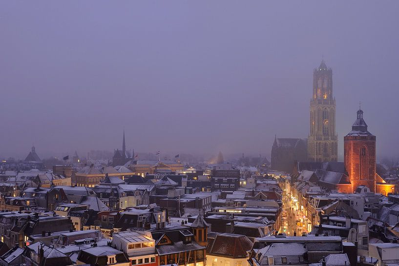 Le centre-ville d'Utrecht lors d'une soirée brumeuse de la Saint-Valentin. par Donker Utrecht