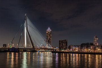 Skyline Rotterdam avec le Cygne sur Bill hobbyfotografie