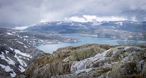 panorama d'un lac glaciaire