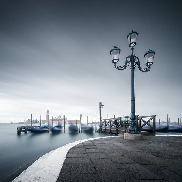 Gondoles sur les rives de la place Saint-Marc par Florian Schmidt