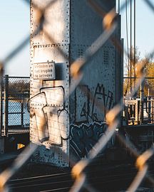 Pont ferroviaire avec graffitis - Heerhugowaard sur Pim Haring