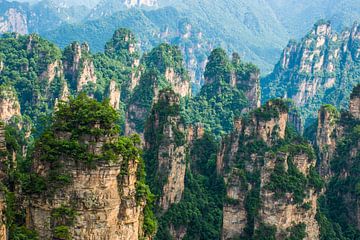 Uitzicht op de Avatar bergen in China van Linda Schouw