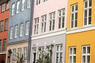 Pastel gekleurde huizen in Kopenhagen van Karijn | Fine art Natuur en Reis Fotografie thumbnail