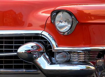 Red Car (Rode Old-timer Auto) van Caroline Lichthart