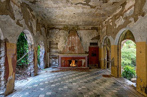 Lost palaces avec feu de cheminée dans la jungle