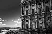 Plumlovs Schloss im Sonnenlicht schwarz und weiß