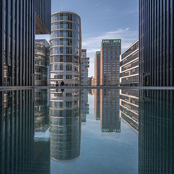 Reflectie van architectuur in Düsseldorf van Desiree Dorrestijn