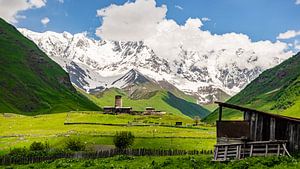 LaMaria kerk (Ushguli, Georgië) van Stijn Cleynhens