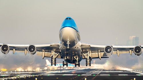 KLM Boeing 747 take-off from Schiphol to a warmer destination