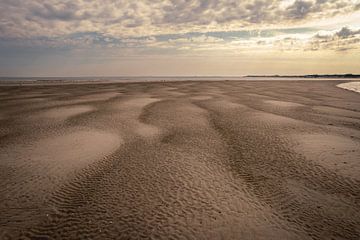 Achtergrond met zand zon en zee (kustgebied Zeeland) van Jolanda Aalbers