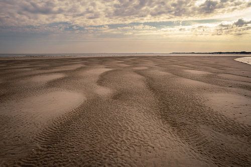 Achtergrond met zand zon en zee (kustgebied Zeeland)