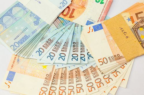 Verschillende euro's biljetten en munten