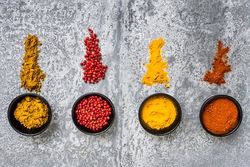Kruiden in schaaltjes, herbs in bowls