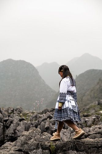Porträt eines vietnamesischen Mädchens vom Bergvolk von Romy Oomen