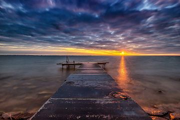 Zonsopgang IJsselmeer van Mario Calma