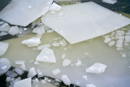 IJsschotsen op de Elbe in de winter