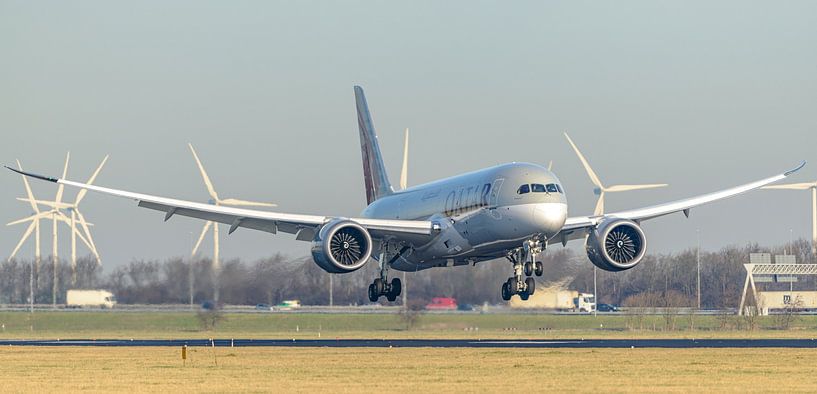 Landing Qatar Airways Boeing 787-8 Dreamliner. by Jaap van den Berg