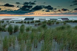 cabines de plage en bois le long de la côte sur gaps photography