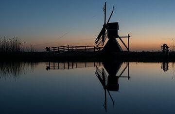 Molen "Hoogland" nabij Leeuwarden net na zonsondergang sur Kevin Boelhouwer