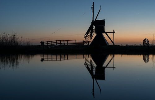 Molen "Hoogland" nabij Leeuwarden net na zonsondergang