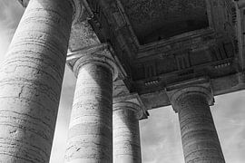 Zwischen den Säulen von Rob Donders Beeldende kunst