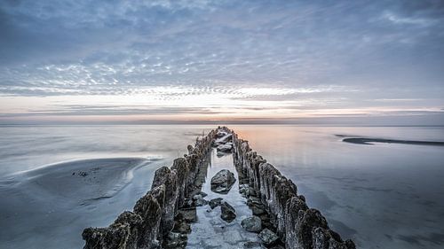Zicht op een golfbreker bij Hindeloopen