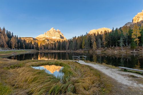 Bergtop reflectie Lago Antorno