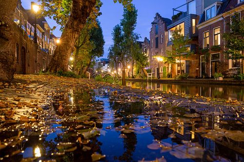 Avond in Utrecht Oudegracht, Vollersbrug en Twijnstraat aan de Werf