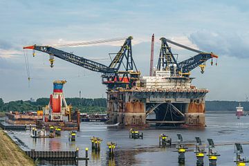 Heerema Marine Contractors' Thialf. by Jaap van den Berg