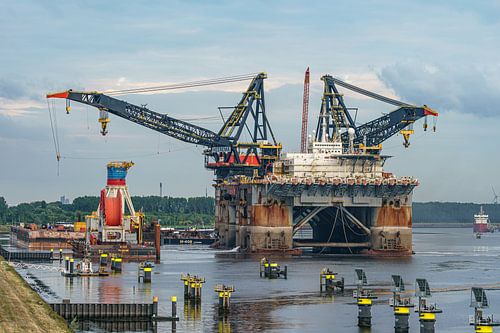 Heerema Marine Contractors' Thialf.