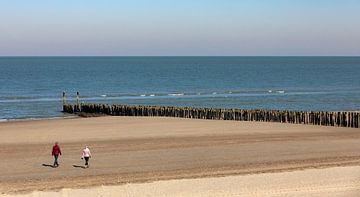 Spaziergänger am Strand von Percy's fotografie