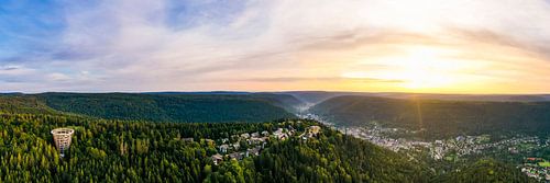 Panorama vanuit de lucht Bad Wildbad in het Zwarte Woud