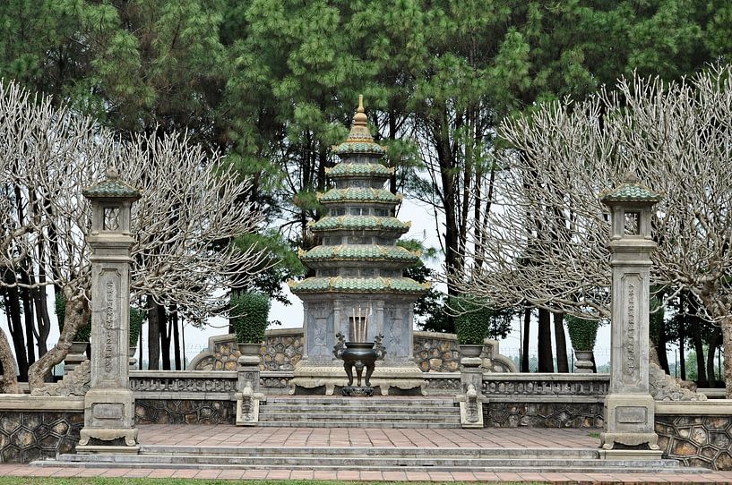 Symbiose von Natur und To Mieu-Pagode von Frank Photos