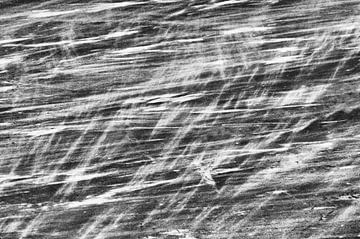 Stuif sneeuw over het ijs #3 van Pieter van Marion