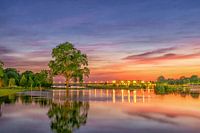  Deventer Skyline Spoorbrug in de avond en hoogwater