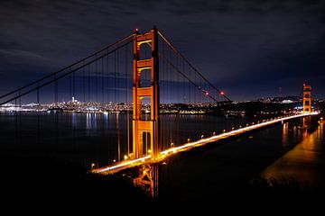 Golden Gate Bridge by night, United States van Colin Bax