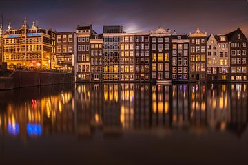 Mondaufgang am Damrak in Amsterdam