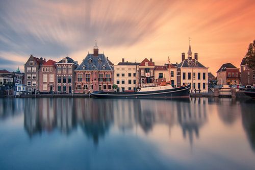 Zonsondergang in historisch maassluis