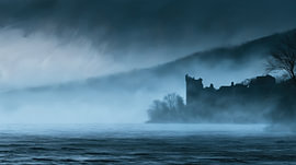 Loch Ness, Schottland – abstraktes Panorama
